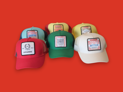 Set cappellini trucker con patch personalizzata con lavorazione jaquard CMYK