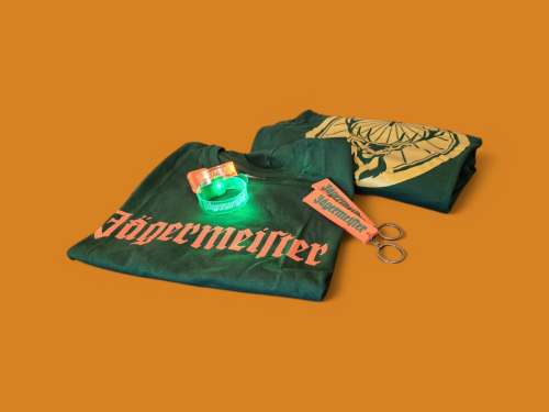 T-shirt, braccialetto luminoso e portachiavi in PVC